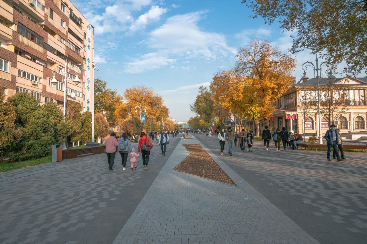 Nadezhda Apartment On Nauryzbay Batyra 37/1 Alma-Ata Exteriör bild